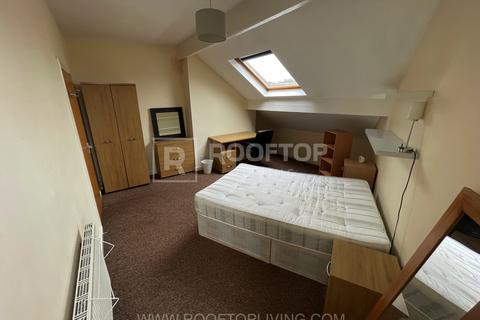 3 bedroom house to rent - Village Terrace, Leeds