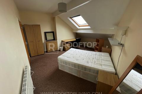 3 bedroom house to rent - Village Terrace, Leeds LS4