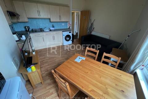 3 bedroom house to rent, Village Terrace, Leeds LS4