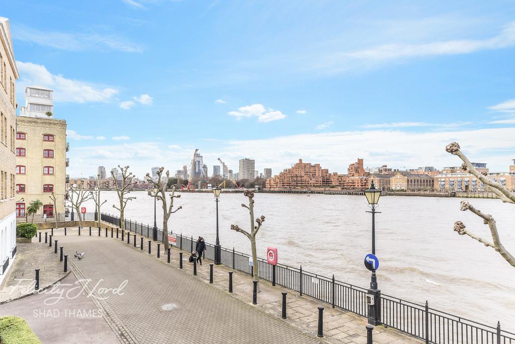 Frederick Square, SE16 2 bed apartment £475,000