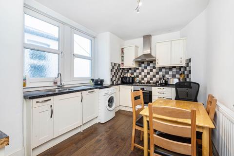 3 bedroom flat to rent - Gilbey Road, London SW17