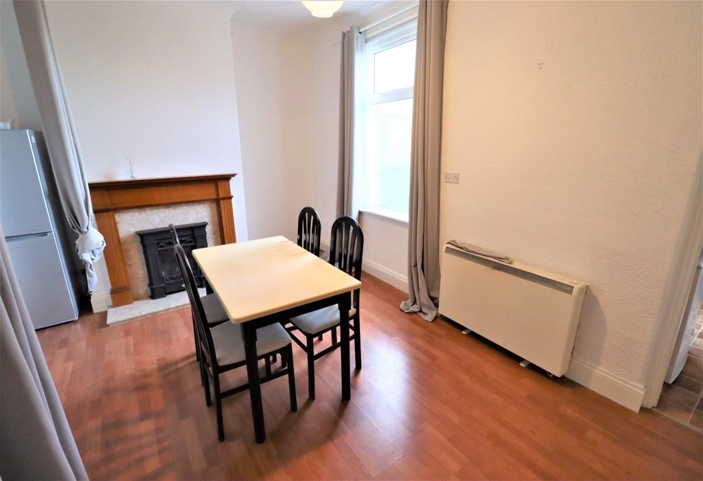 Queens Road, Auckland, Durham 2 bed terraced house £395 pcm (£