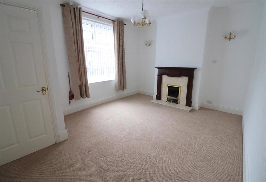 Queens Road, Auckland, Durham 2 bed terraced house £395 pcm (£