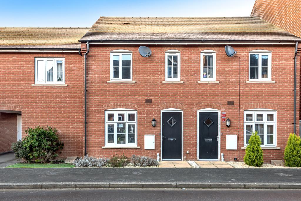 Prince Rupert Drive, Aylesbury, HP19 2 bed terraced house £300,000