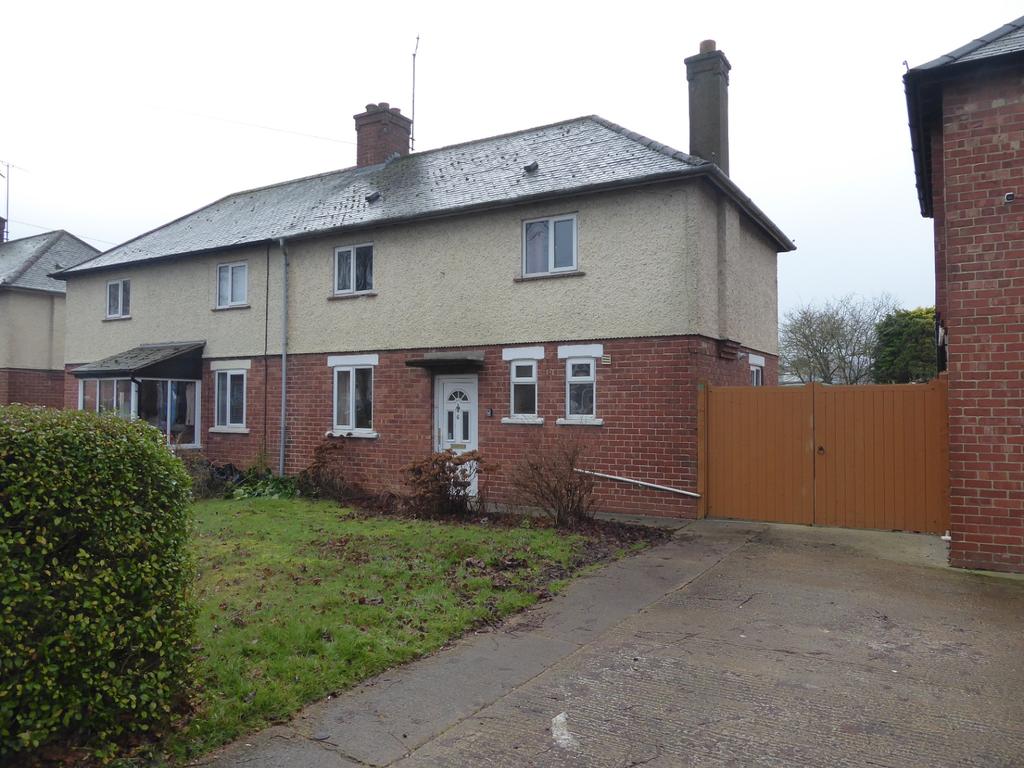 Springfield Avenue, Banbury 3 bed semidetached house £249,950