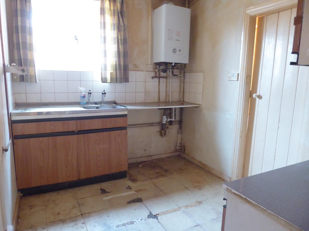 Springfield Avenue, Banbury 3 bed semidetached house £249,950