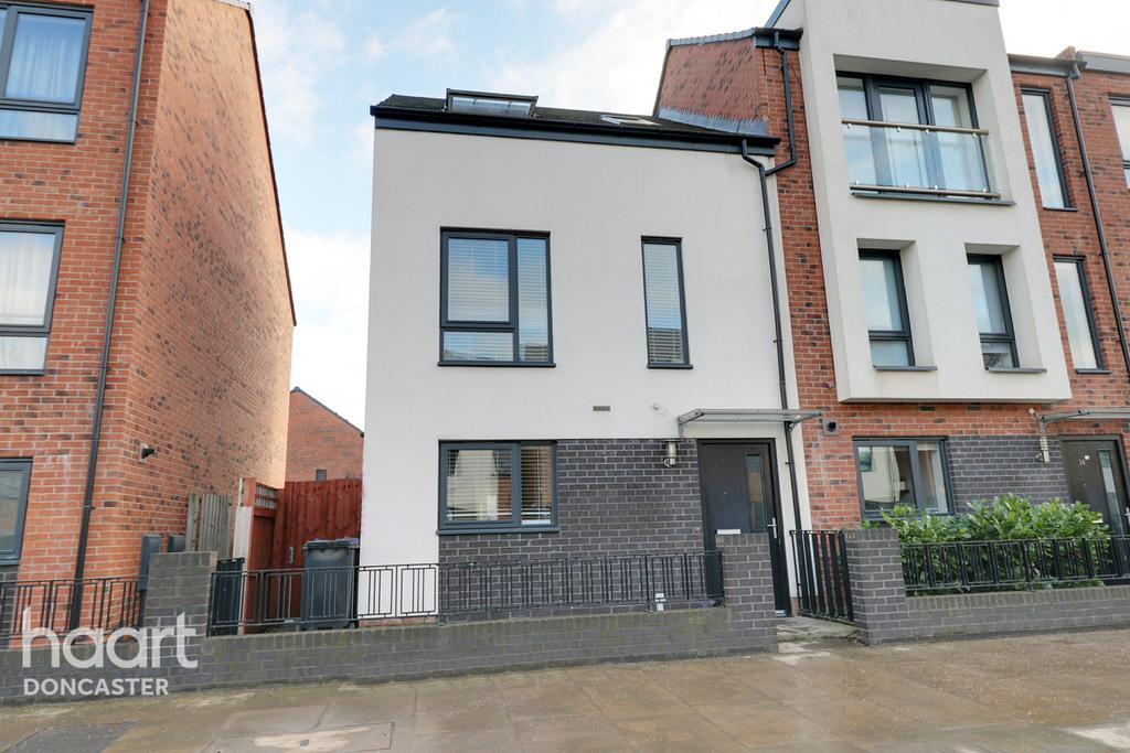 Woodfield Way, Woodfield Plantation, Doncaster 3 bed end of terrace