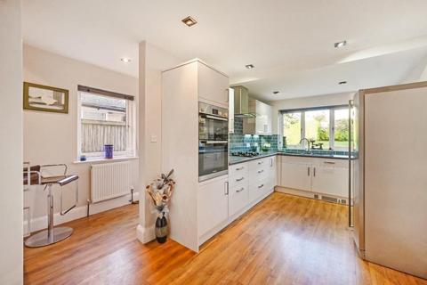 117 Faversham Road, Kennington, Ashford, TN24 9DE