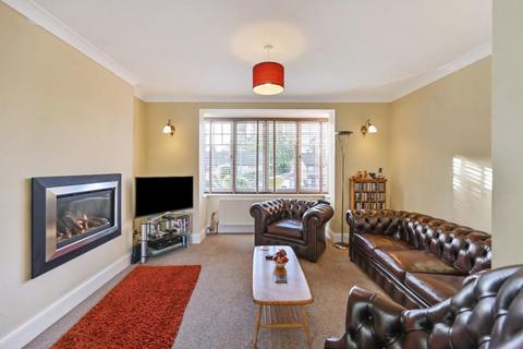 117 Faversham Road, Kennington, Ashford, TN24 9DE