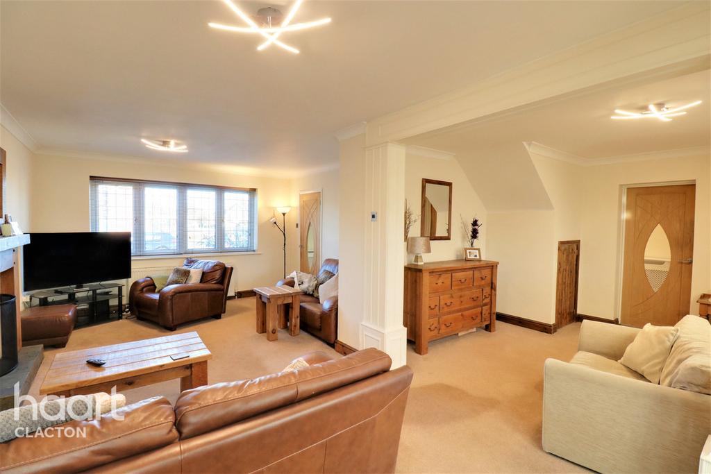 Grenfell Avenue, ClactonOnSea 4 bed detached house £375,000