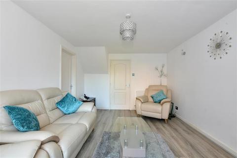 3 bedroom detached house for sale - Wraysbury Drive, Steeple View, Essex