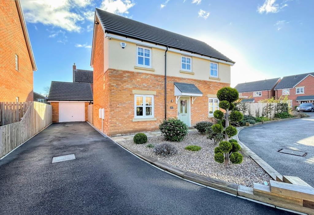 Berry Drive, Royston, Barnsley, South... 3 bed detached house £240,000