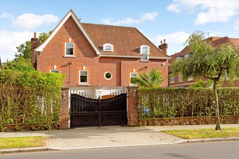 6 bedroom detached house to rent - The Bishops Avenue, Hampstead Garden Suburb, N2