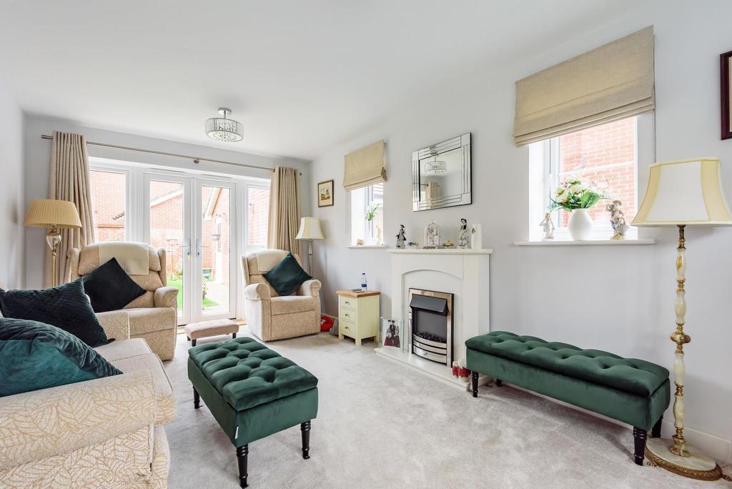 Longhurst Avenue, Cranleigh, GU6 3 bed detached house £620,000