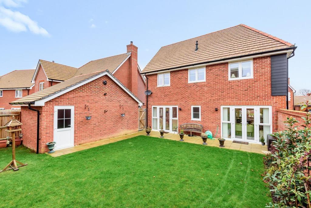 Longhurst Avenue, Cranleigh, GU6 3 bed detached house £620,000