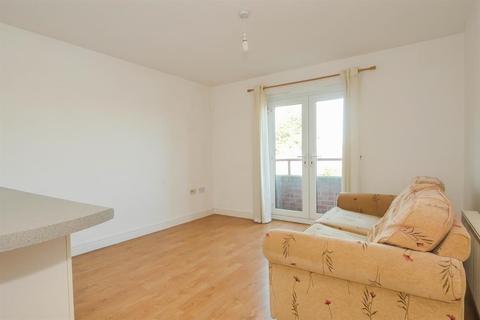 2 bedroom flat for sale - Stradbroke Way, Leeds, LS12