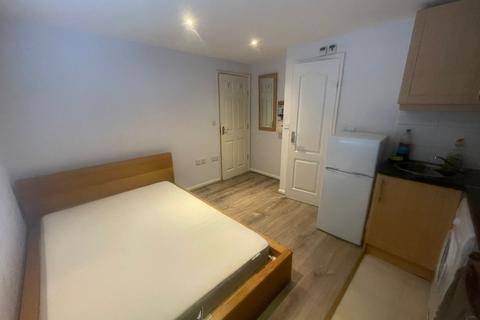 Studio to rent, Offord Road, Highbury