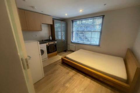 Studio to rent, Offord Road, Highbury