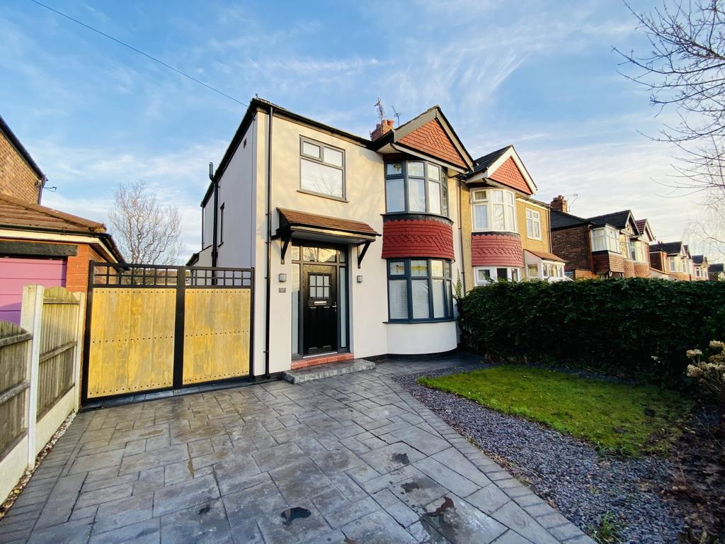 Hollymount Road, Offerton, Stockport, SK2 3 bed semidetached house £