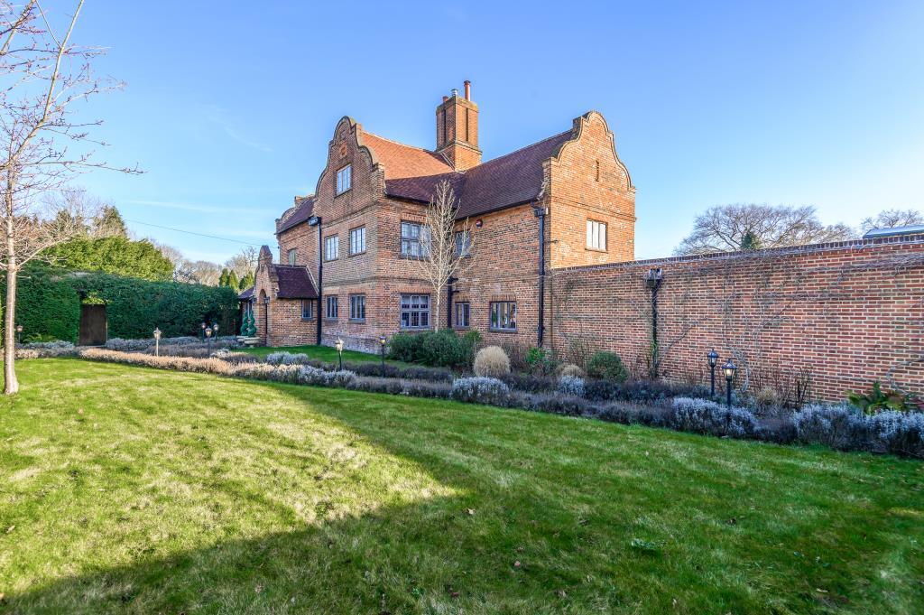 Chobham, Surrey, GU24 6 bed detached house £3,000,000