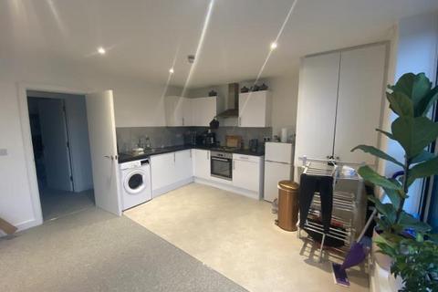 2 bedroom flat to rent, High Street,  Chesham,  HP5