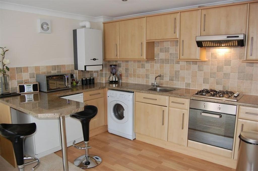 Fairdale Court, Hermosa Rd, Teignmouth 2 bed flat £600 pcm (£138 pw)
