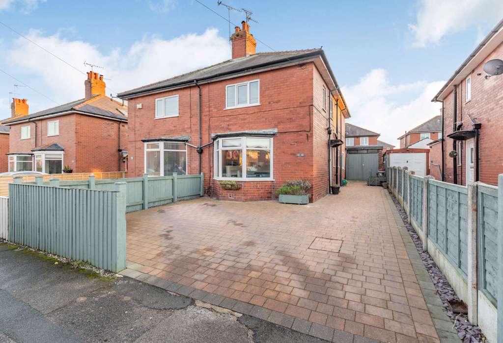 St. Johns Road, Harrogate, HG1 3AE 3 bed semidetached house £250,000