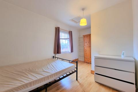 2 bedroom apartment to rent, Bridge Street, Buckingham, MK18