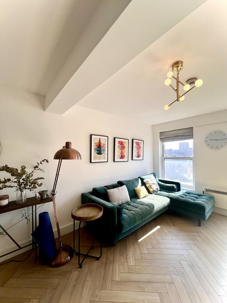 A Luxury 2 Bedroom Apartment to Rent in N17.