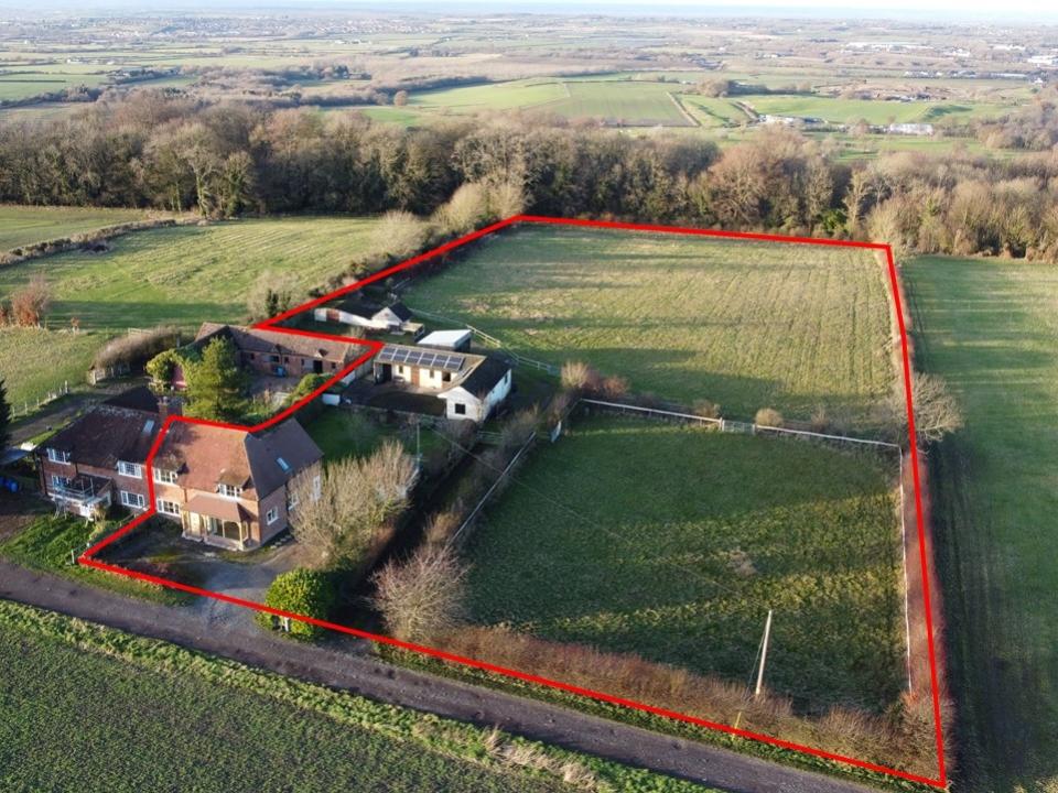 Basset Down, Wroughton, Swindon, Wiltshire, SN4 4 bed terraced house to