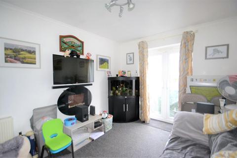 54 West Road, Feltham, TW14 8JE