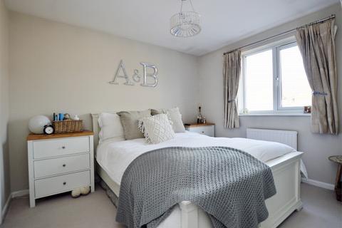 3 bedroom semi-detached house for sale - Attwood Close, Cheltenham
