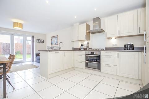 3 bedroom semi-detached house for sale - Almond Drive, Cringleford