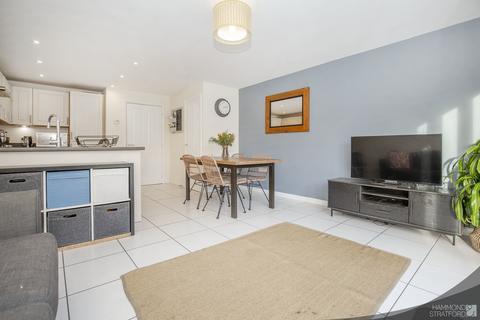 3 bedroom semi-detached house for sale - Almond Drive, Cringleford