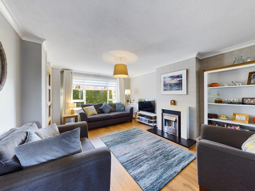 Farhalls Crescent, Horsham 3 bed terraced house £395,000