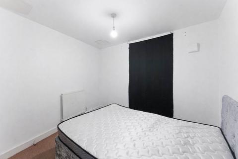 1 bedroom apartment to rent, Parham Drive, Ilford, London, IG2