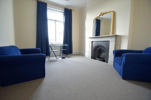 1 bedroom flat to rent - The Mall