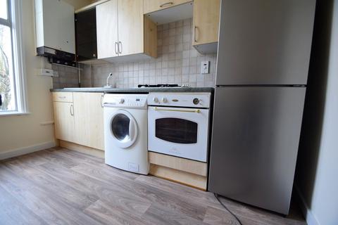 1 bedroom flat to rent - The Mall