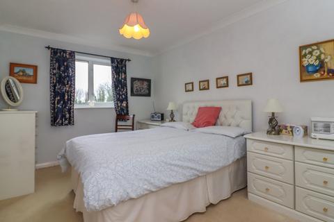 2 bedroom flat for sale - Ellingham Close, Grange Road, Alresford