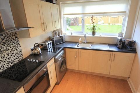 2 bedroom apartment to rent - Courtney Road