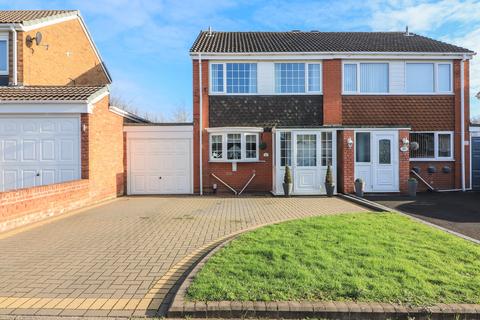 30 Dennis, Tamworth, B77 2RE