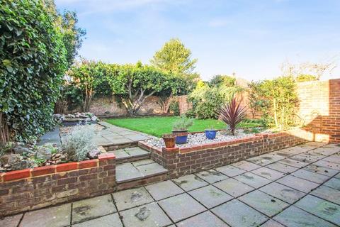 1 Kenley Close, Bexley, DA5 1AL