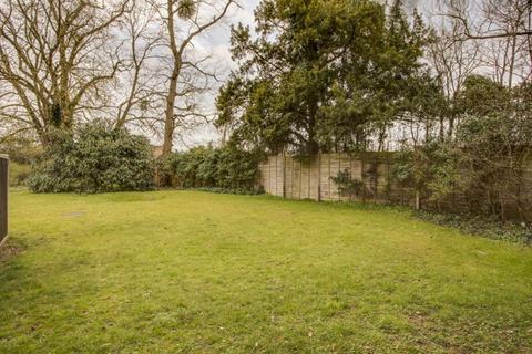 27 Cobblers Close, Farnham Royal, Slough, SL2 3DT