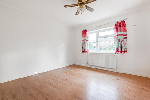 22 Ampthill Road, Shefford, SG17 5BD