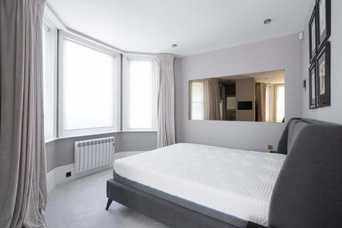 2 bedroom flat for sale, Observatory Gardens, Kensington, London