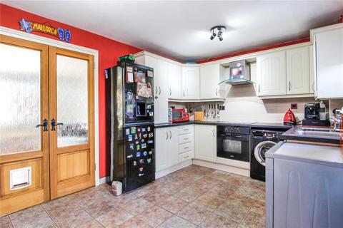3 bedroom semi-detached house for sale - Winter Folly, Laindon, SS15