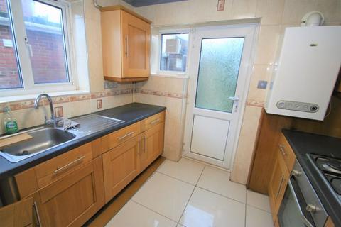 3 bedroom semi-detached house to rent, Strathmore Road, Worthing