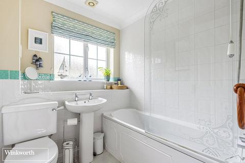 13 Hazelcombe, Overton, Basingstoke, RG25 3NX