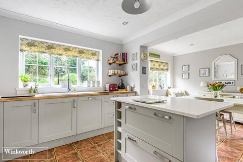 13 Hazelcombe, Overton, Basingstoke, RG25 3NX