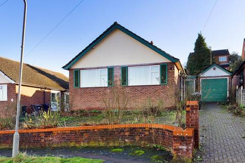 2 bedroom detached bungalow for sale - Sharrow Vale, High Wycombe